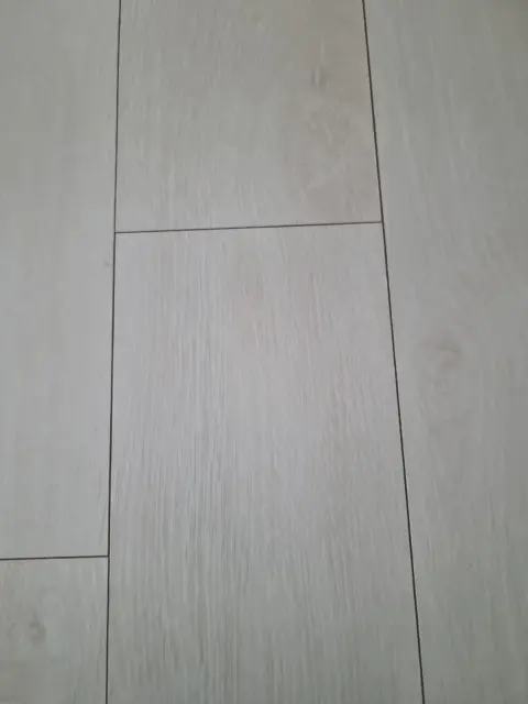 강화마루수리 후 매끄럽게 정리된 표면